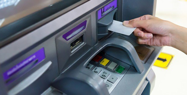 ATM 新年自動噴錢！全球兩大 ATM 廠商發警告！望金融業小心潛在風險